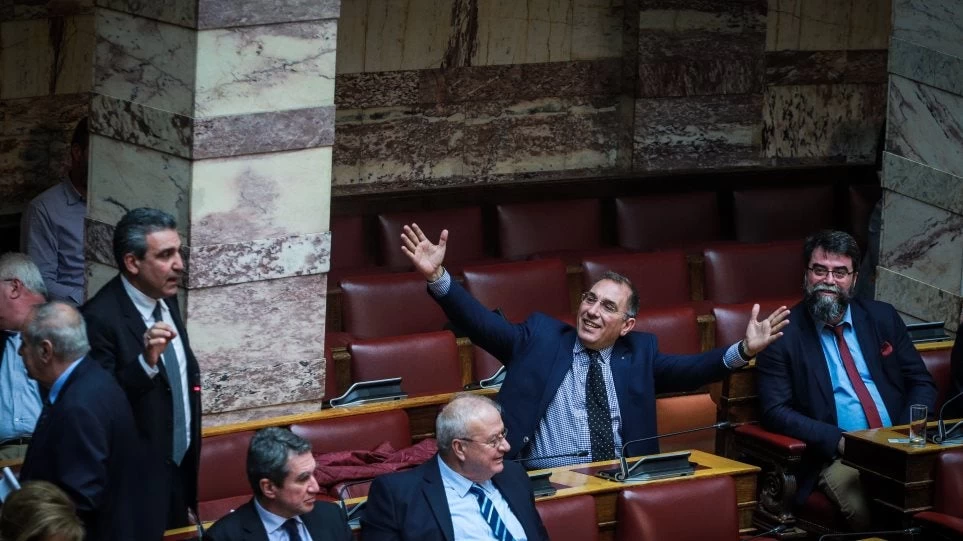 «Γλέντι» στο Twitter με την συχνοουρία του Φωκά και τη γκαζόζα